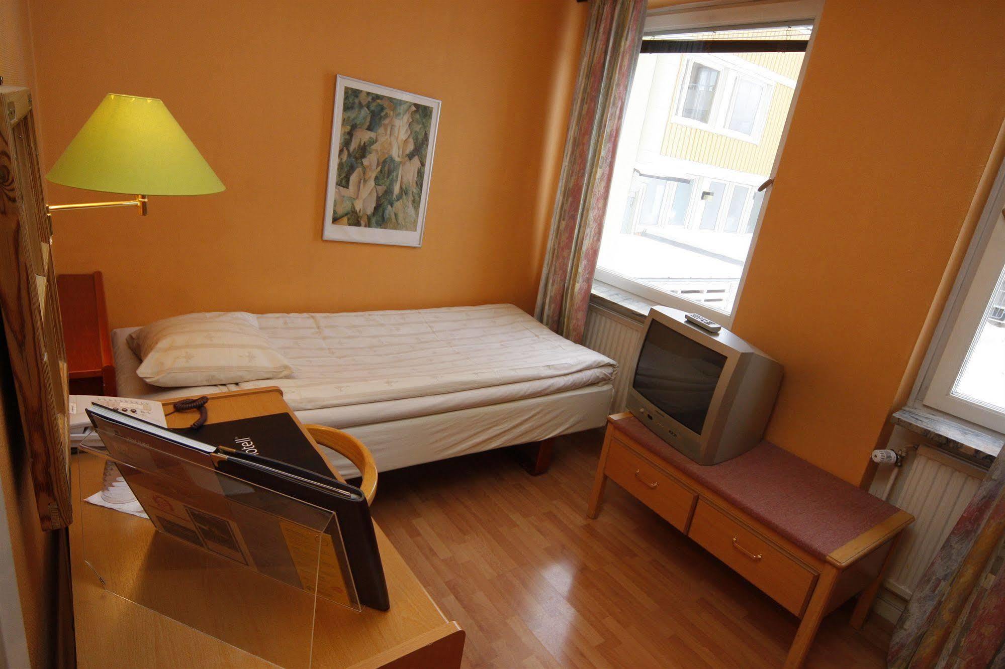Hotel Aveny Bed & Breakfast Gavle Exterior photo
